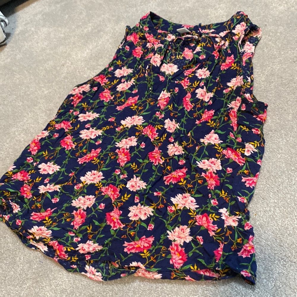 Old Navy sleeveless top size large blue backgrounds, pink flowers